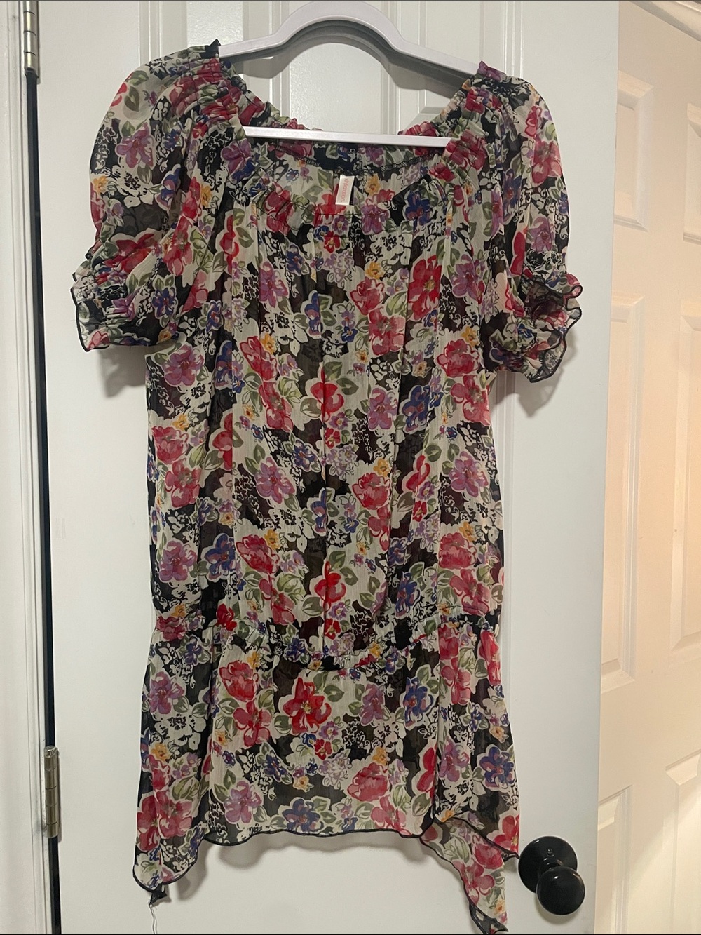 Xhilaration Floral Puff Sleeve Mini shirt in Pink, Purple, Red and Green
